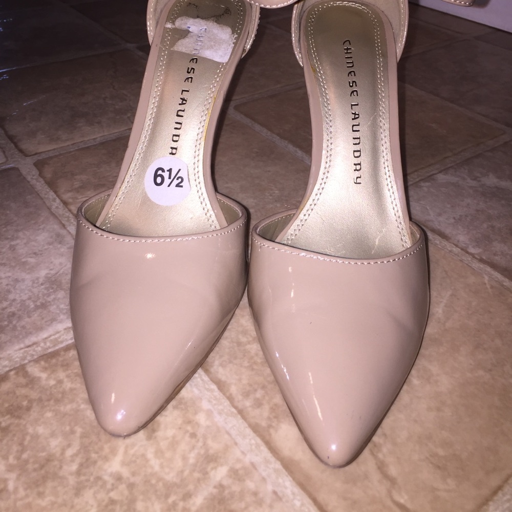 Nude pumps. EUC